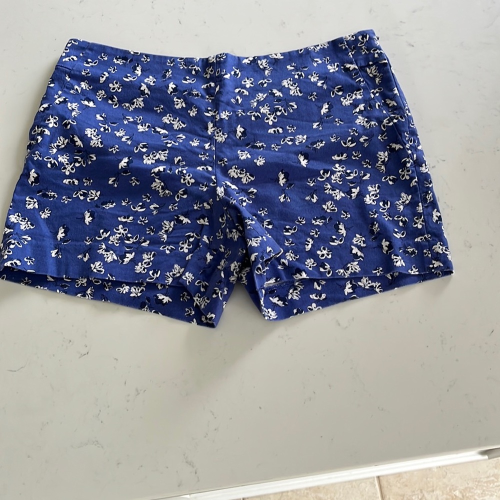 💐BANANA REPUBLIC Blue Shorts -flower print.